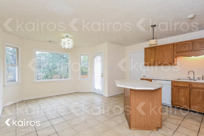 Building Photo - 5312 Blanchette St