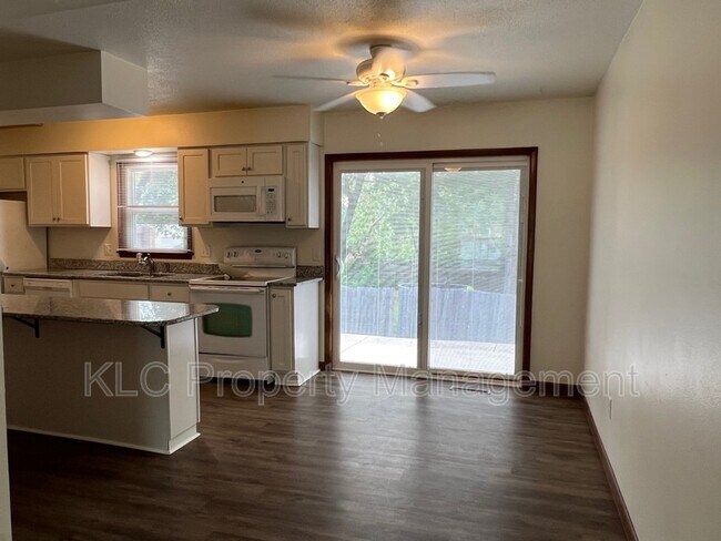 Foto del edificio - 6652 Holcomb Cir