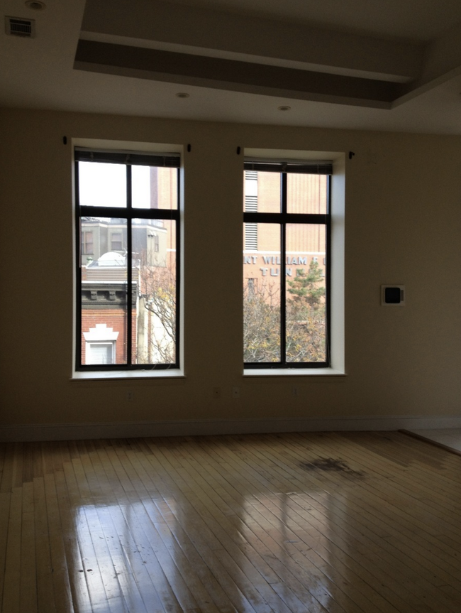 Building Photo - 117 Fulton St