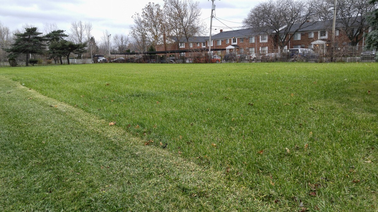 Foto del edificio - 18750 E 14 Mile Rd