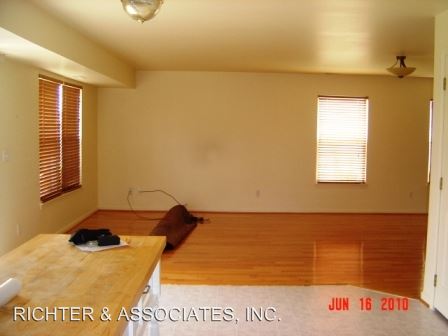 Building Photo - 7165 Maplelawn Dr