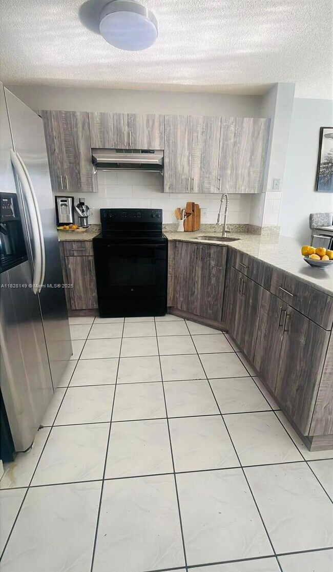 Foto del edificio - 8851 NW 119th St