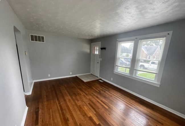 Charming 2BR Home with 1-Car Attached Garage, Hardwood Floor, and Washer/Dryer Provided! - Charming 2BR Home with 1-Car Attached Garage, Hardwood Floor, and Washer/Dryer Provided!