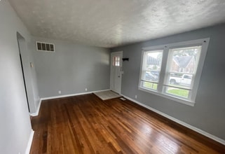Building Photo - 2026 Vinton St