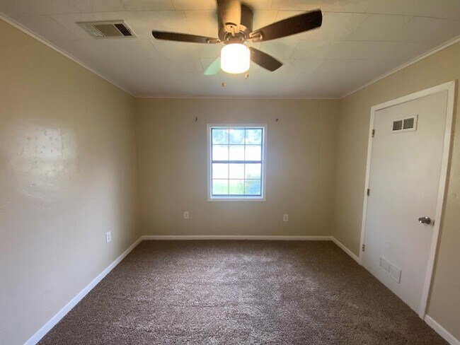 Foto del edificio - 585 W Barfield St