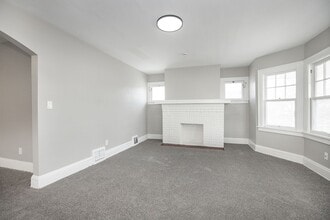 Building Photo - 4084 E 147th St