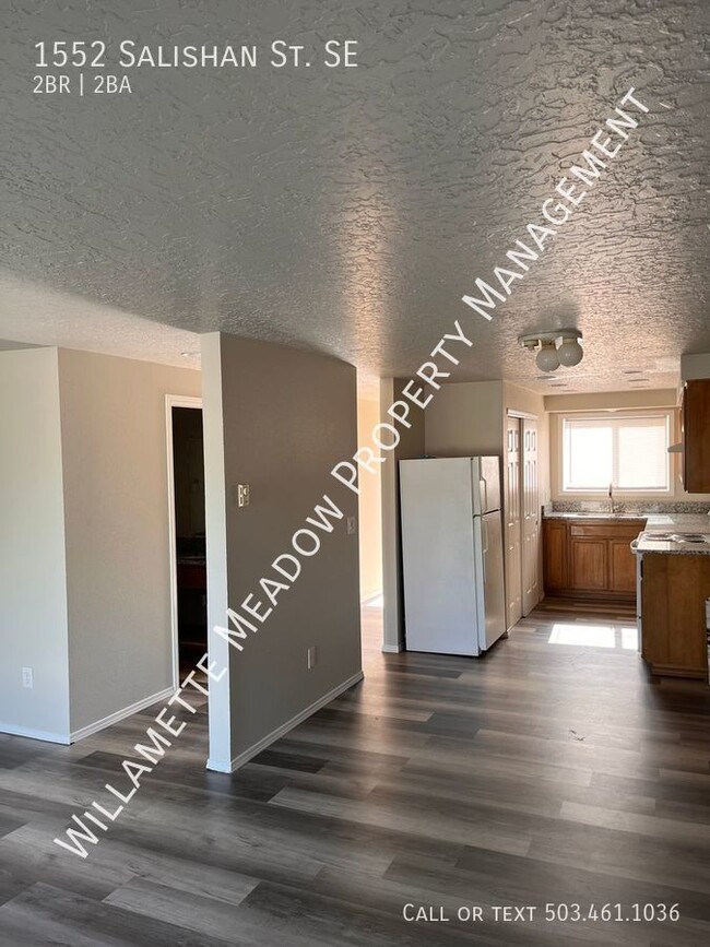 Building Photo - Updated 2 Bedroom 1.5 Bath Townhouse, Wate...