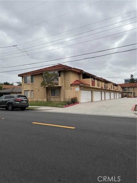Primary Photo - 5800 Fullerton Ave