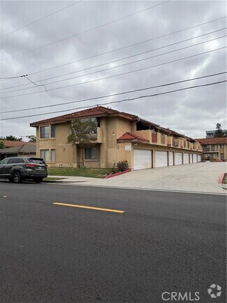 Building Photo - 5800 Fullerton Ave