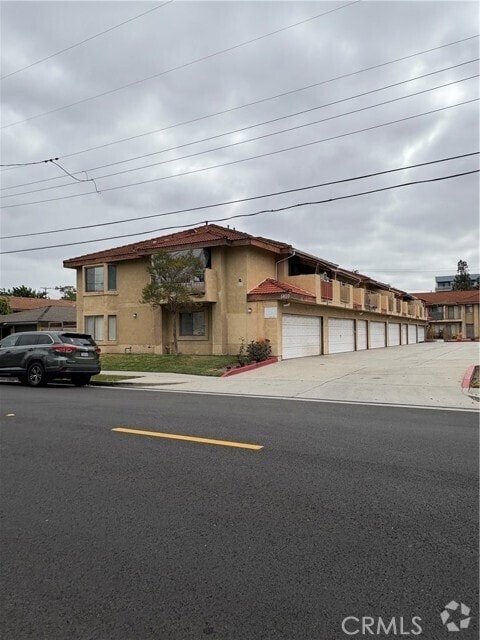 Building Photo - 5800 Fullerton Ave