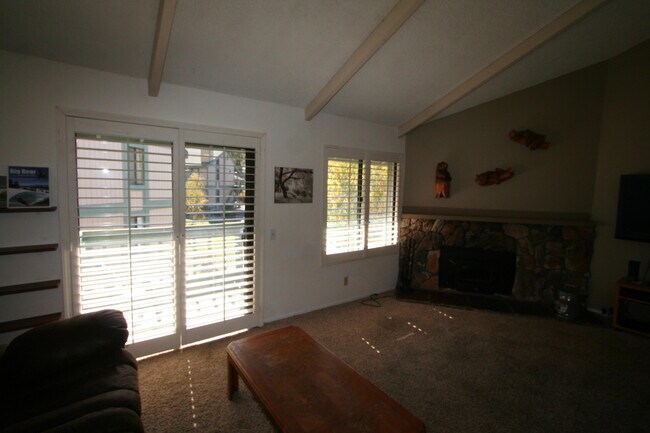 Foto del edificio - 760 Blue Jay Rd