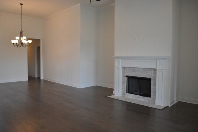 Building Photo - Spacious 3 Bedroom plus Office in Prairiev...