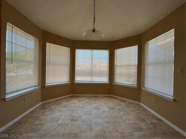Building Photo - 1605 Los Alamos Dr