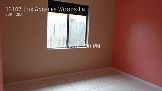 Foto del edificio - 13107 Los Angeles Woods Ln