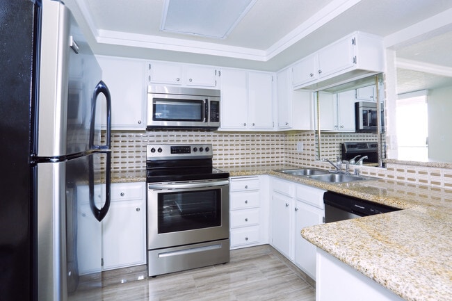 2BR, 2BA - 1460 SF Kitchen - Country Club Towers