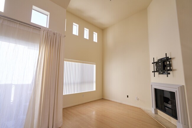 Loft 10.5 x 10.5 - 12060 Hoffman St