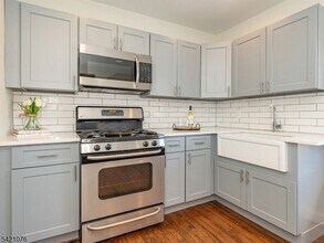 Building Photo - 116 Franklin St