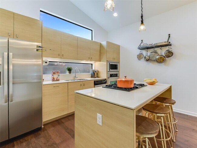 Foto del edificio - 3501 Charlotte Rose Drive