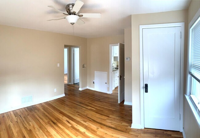 Foto del edificio - 2201 Table Dr