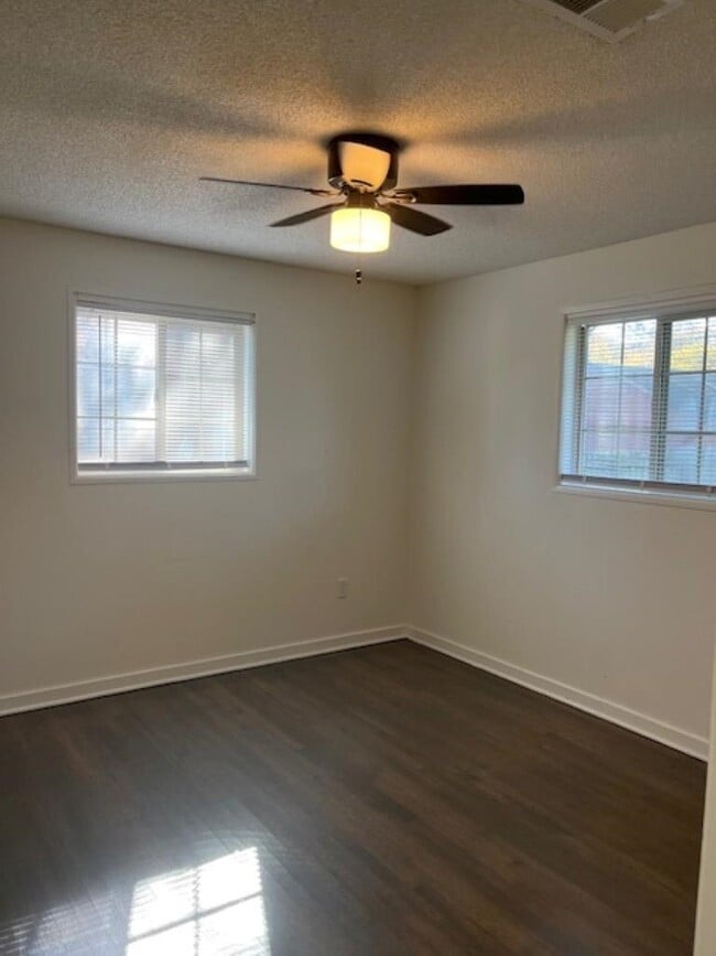 Foto del edificio - 465 Malboro Rd