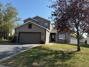 Building Photo - 2712 Stonebridge Dr