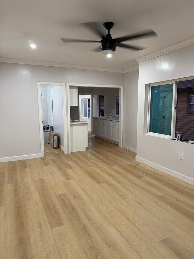 Building Photo - 674 W 59th Pl