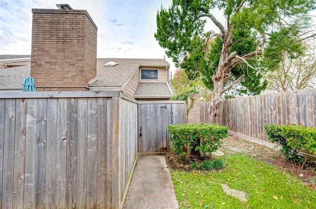 Foto del edificio - 13922 Hollowgreen Dr
