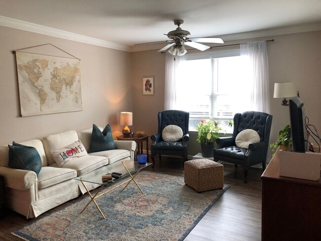 Foto del edificio - FALL 2026: $3,300/month for ENTIRE UNIT! Great location w/ TWO assigned parking spaces! Move in A...