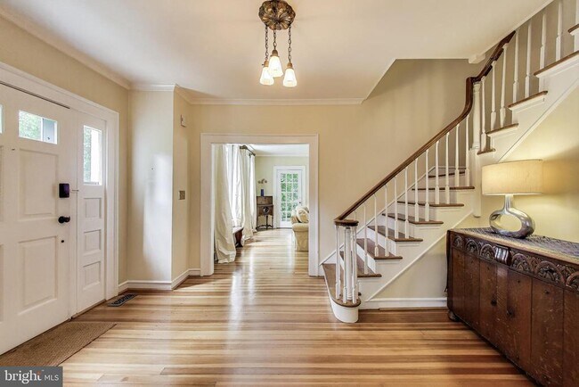 Foto del edificio - 5809 Grosvenor Ln