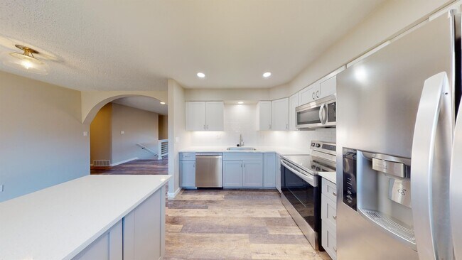 Building Photo - 2275 Montebello Dr W