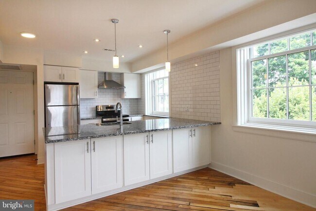 Foto del edificio - 71 N Main St