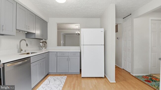 Foto del edificio - 7821 Fairborn Ct