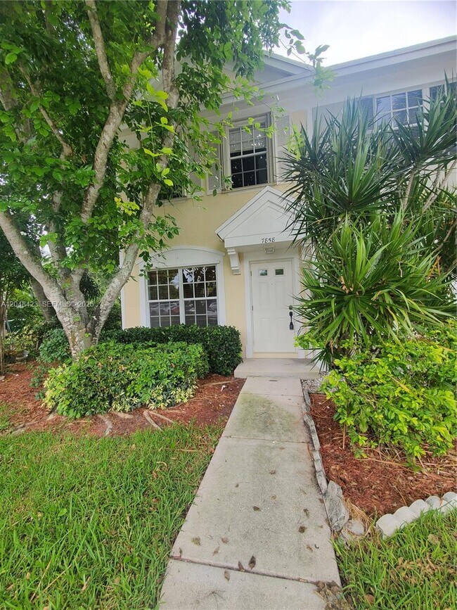 Building Photo - 7858 Dixie Beach Cir