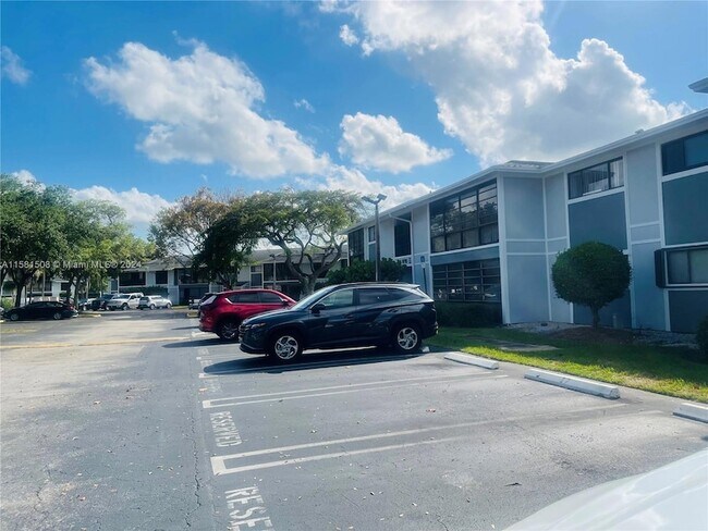 Foto del edificio - 9715 Hammocks Blvd