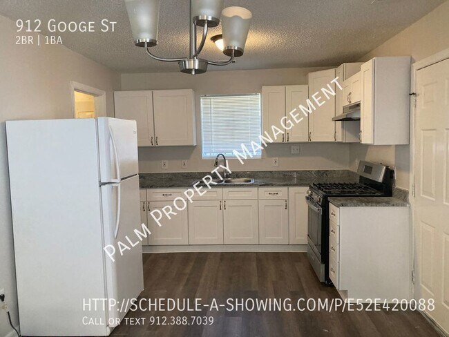 Building Photo - Adorable Recently Updated, spacious 2 bedr...