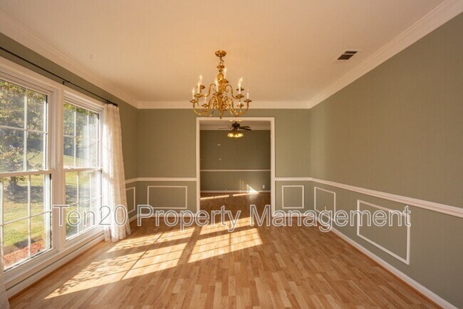 Foto del edificio - 6124 Canterbury Dr