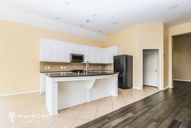 Foto del edificio - 13043 Golden Water Ct