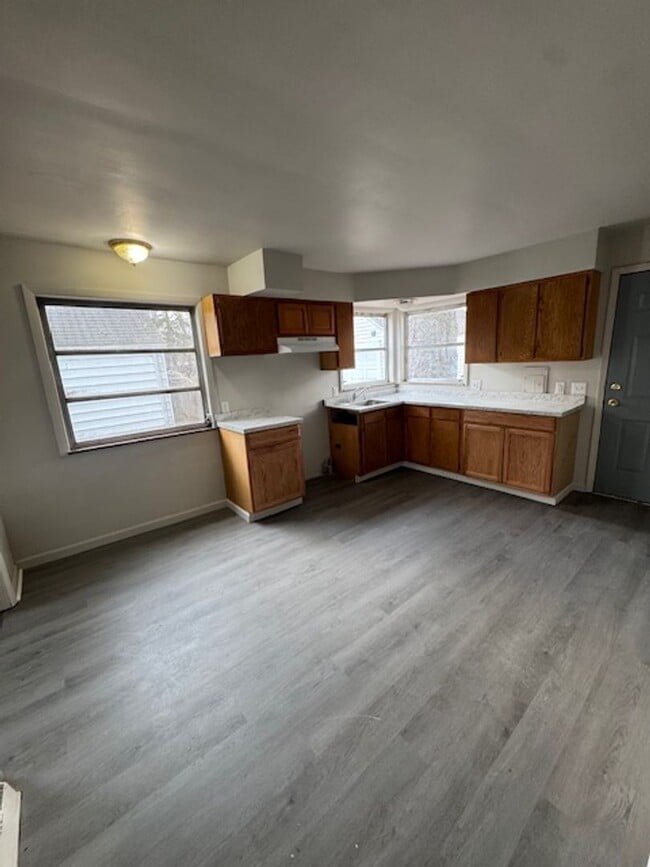 Building Photo - 728 Baxter St