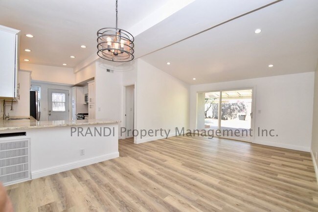 Building Photo - 1600 Vendola Dr