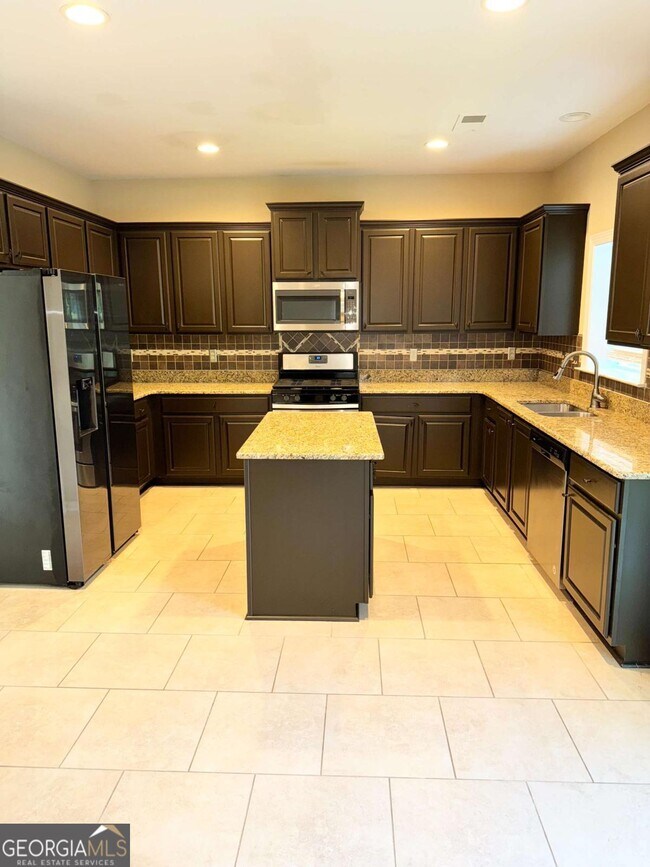 Building Photo - 3582 Lanier Dr