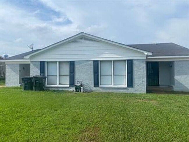 Foto del edificio - 4498 Wooddale Ave