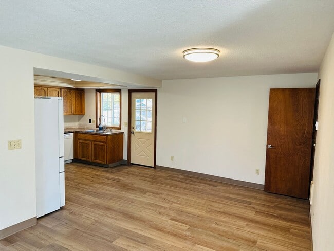 Foto del edificio - Newly Remodeled Four Bedroom One Level Home