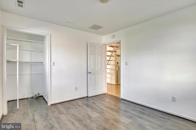 Foto del edificio - 3112 Burgundy Rd