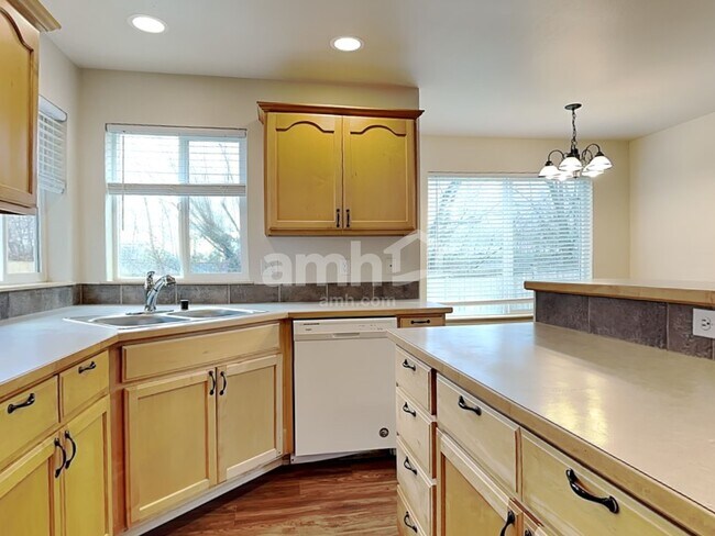 Foto del edificio - 202 Junction Blvd