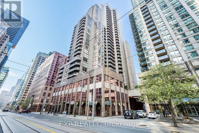 Building Photo - 736 Bay St.