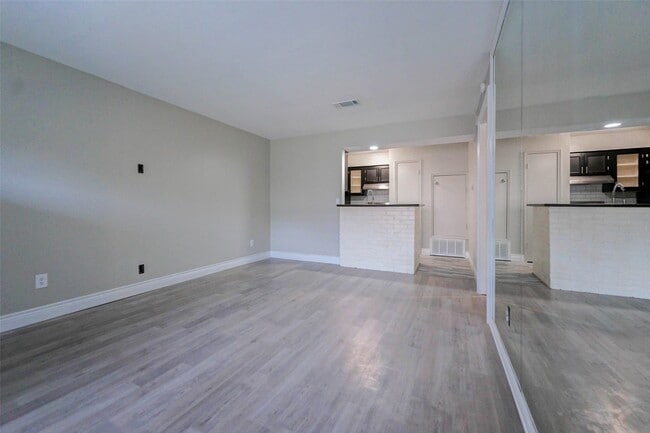Foto del edificio - 845 Wax Myrtle Ln