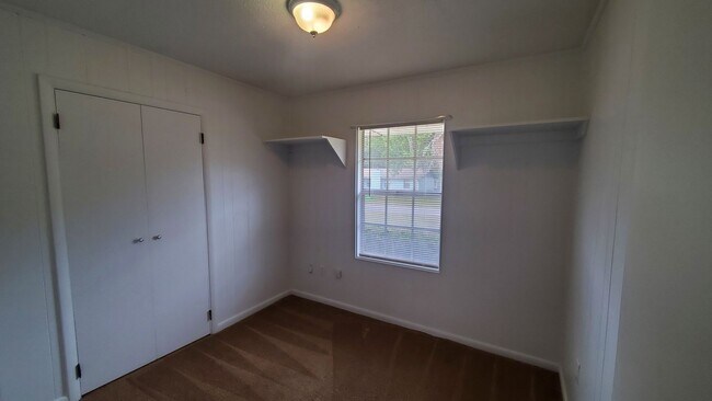 Foto del edificio - Welcome to this charming 3-bedroom, 1.5-ba...