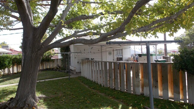 Building Photo - 504 Cherry St