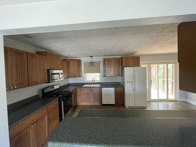 Building Photo - 2601 Long Creek Dr