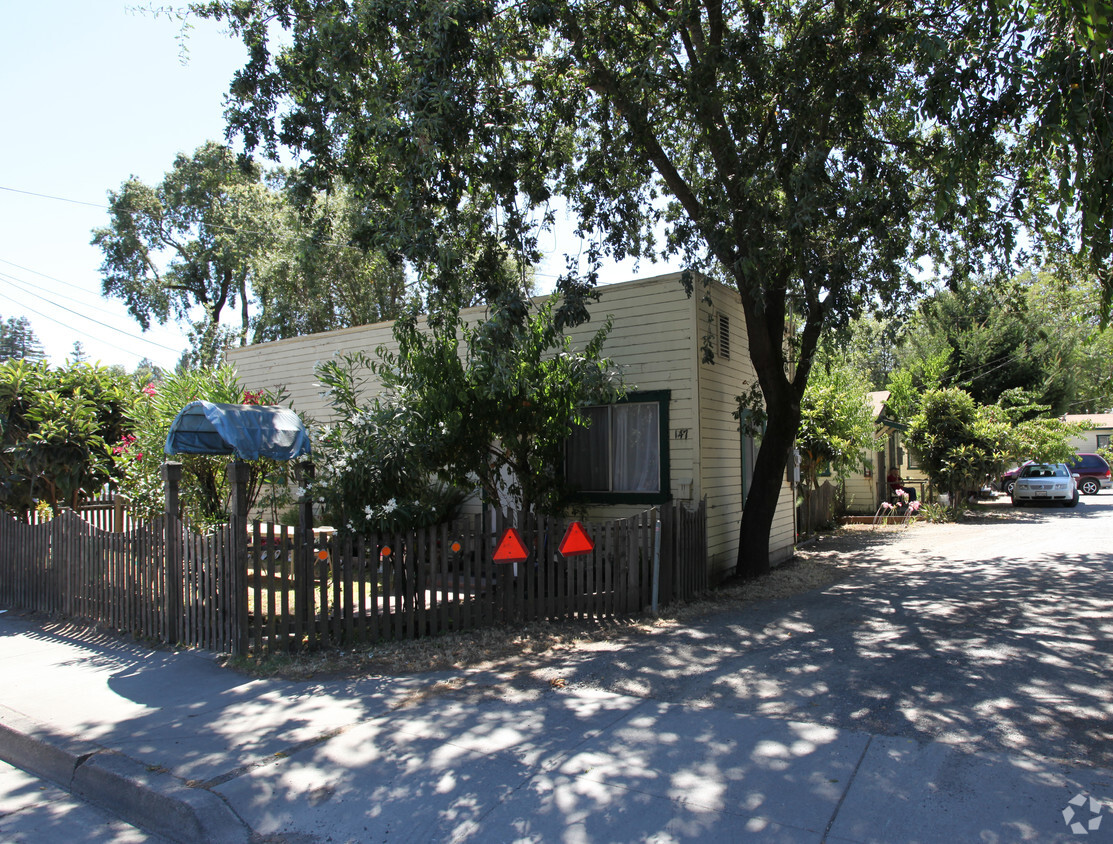 Building Photo - 147 Healdsburg Ave
